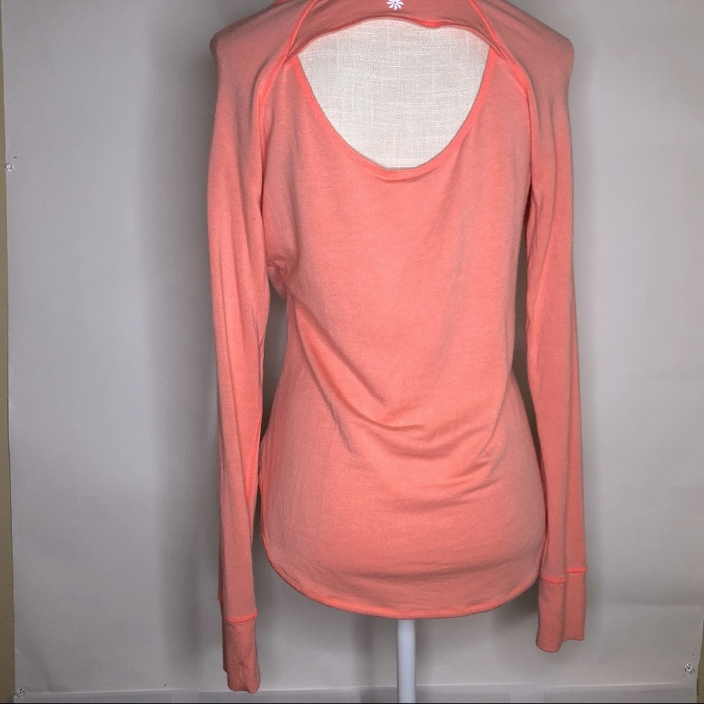 ATHLETA GIRL longsleeve coral tee w/thumb hole cuffs & half-moon open ba… - Picture 2 of 8
